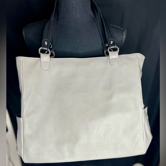 🤩 NEW ITEM! Celine Prima Shell Bag Dove Gray Pebble Textured Faux Leather - Picture 2 of 7